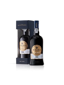 Tawny 30 year old Boeira